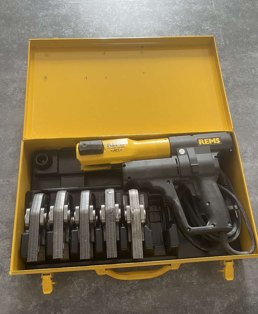 Sertisseuse REMS R220 professionnel