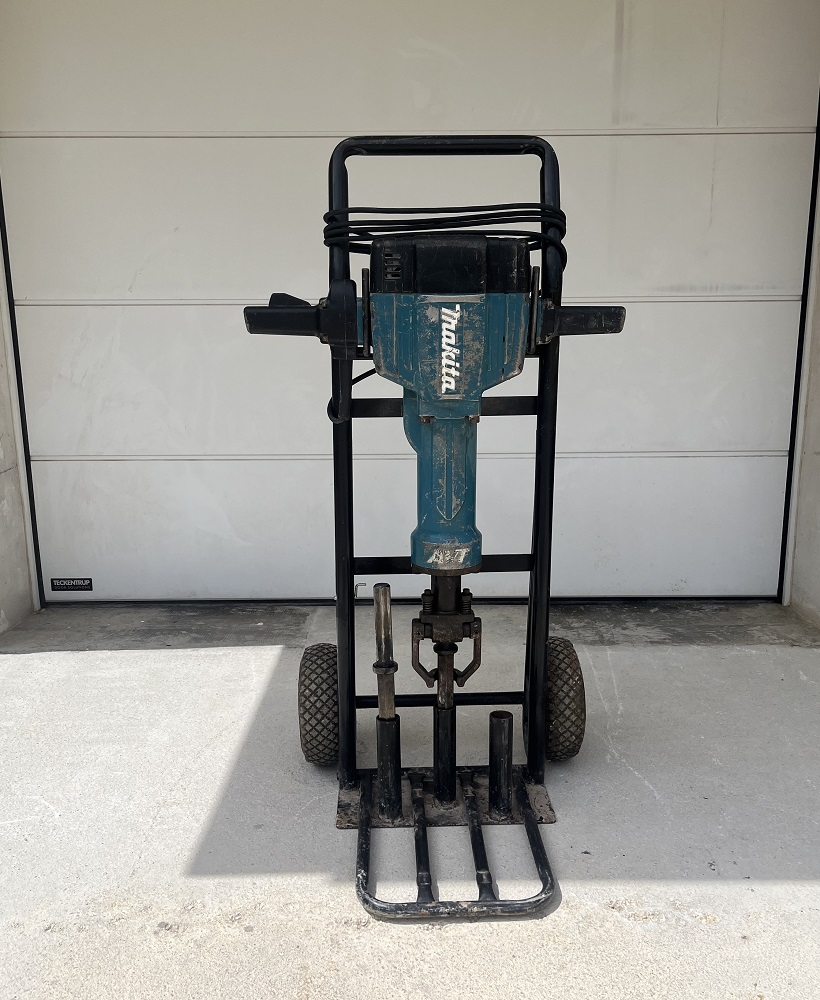 MAKITA-Marteau piqueur HM1810